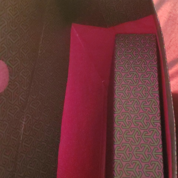 Tory Burch Box w/ Ribbon - Picture 5 of 5